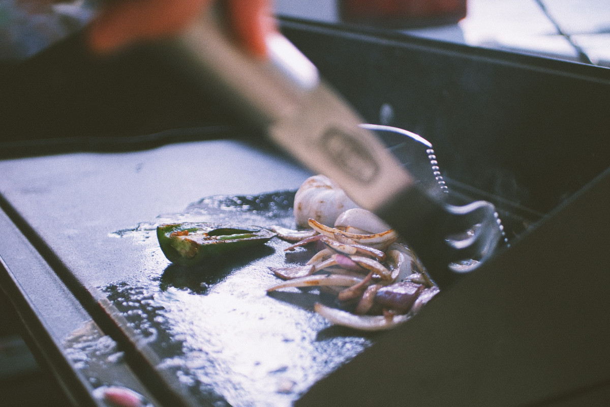 Plancha Grill aus Gusseisen