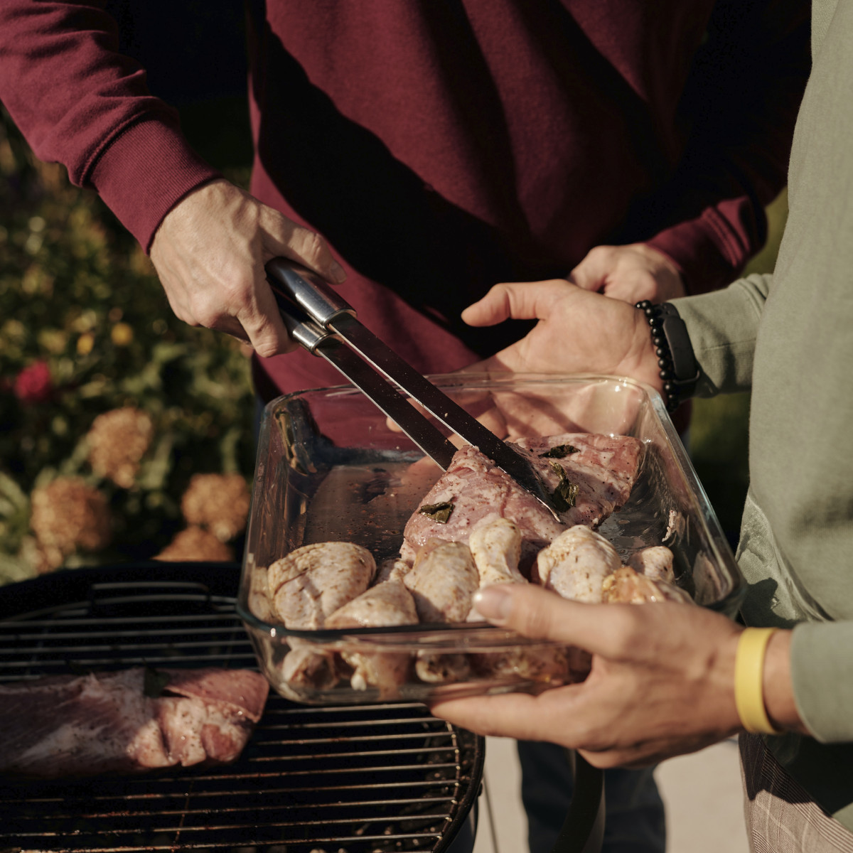 Hähnchenschenkel auf dem Grill