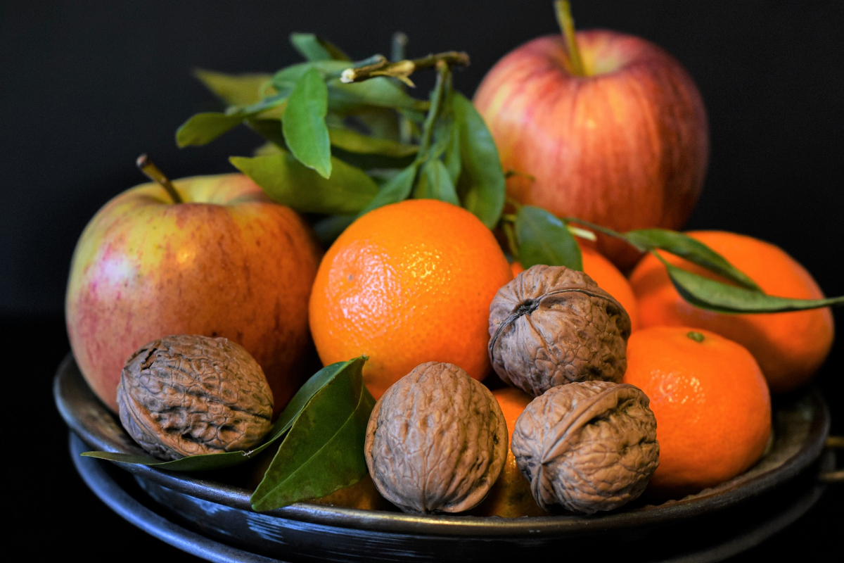 Nüsse Äpfel Mandarinen