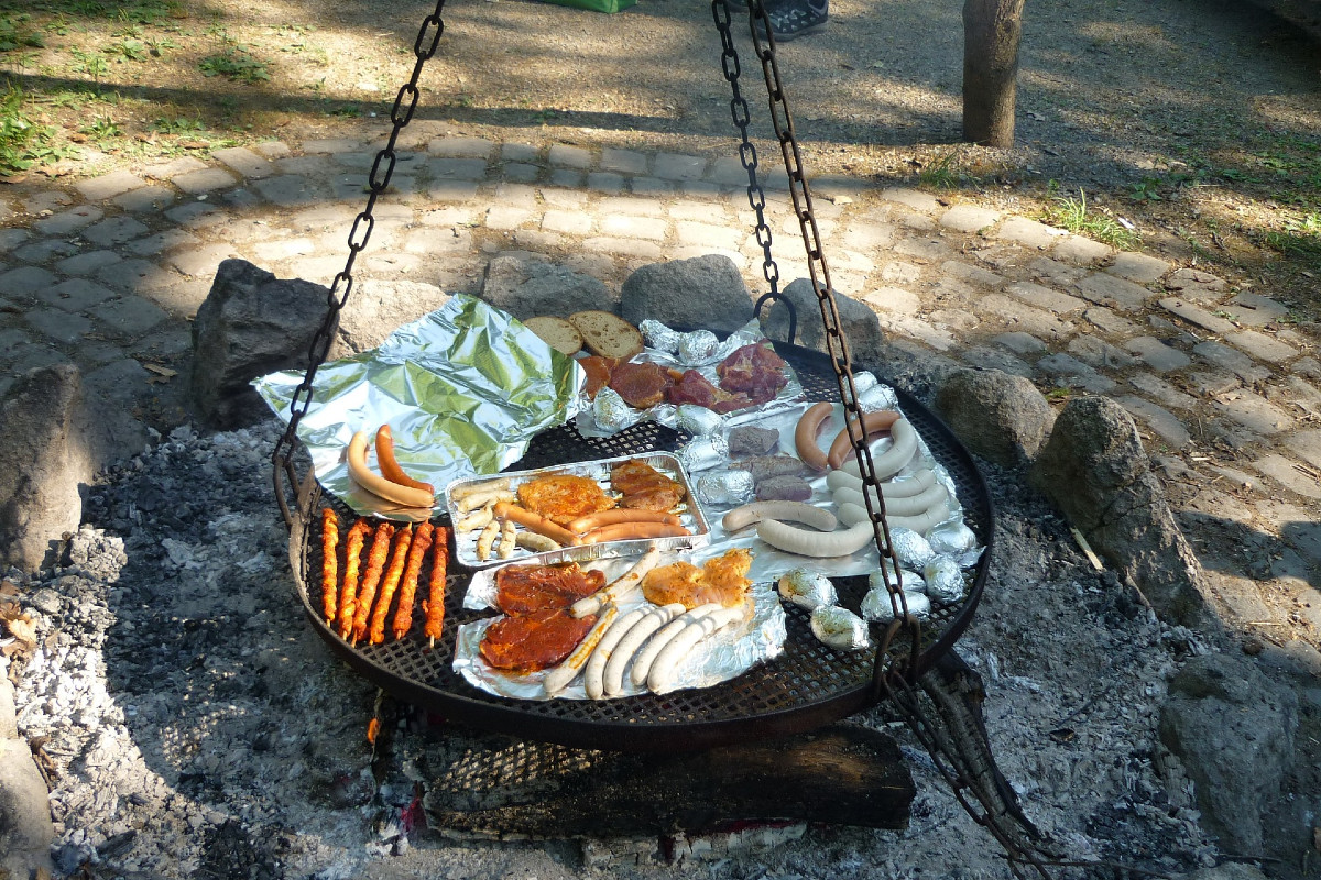 Feuerstelle mit Grill