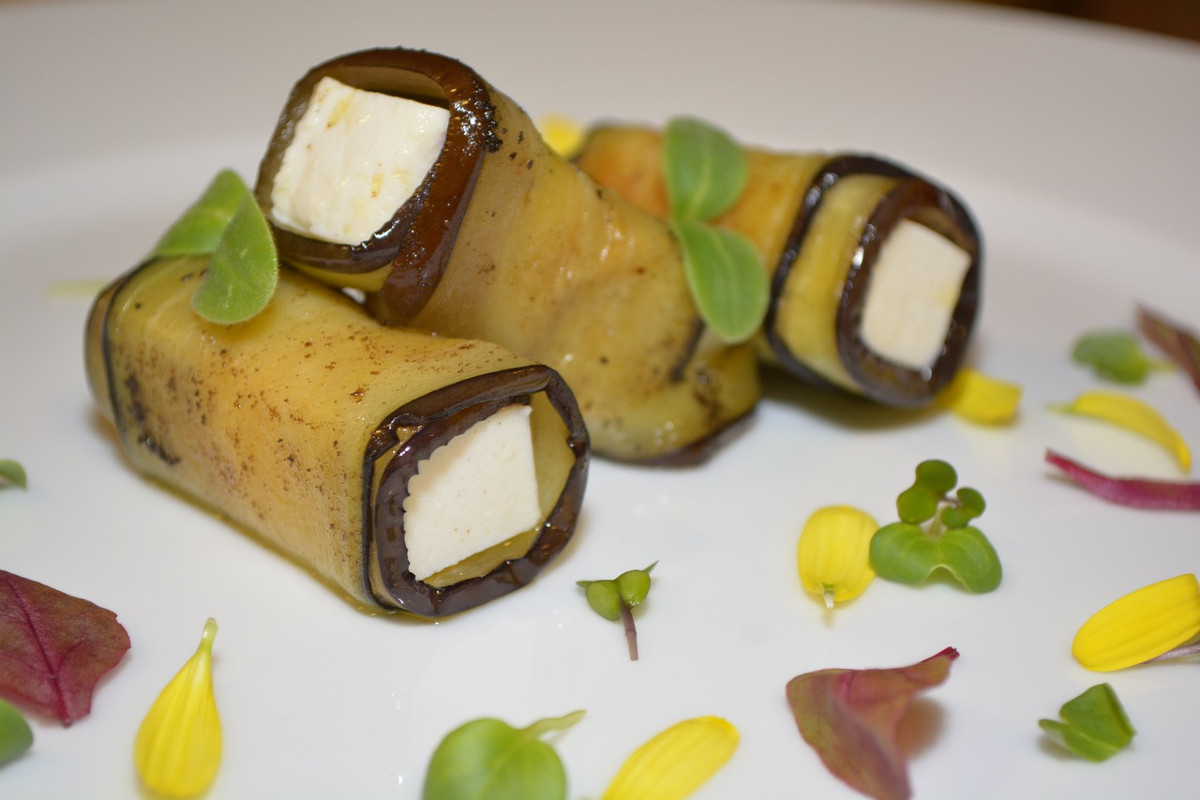 Auberginenröllchen mit Fetacreme