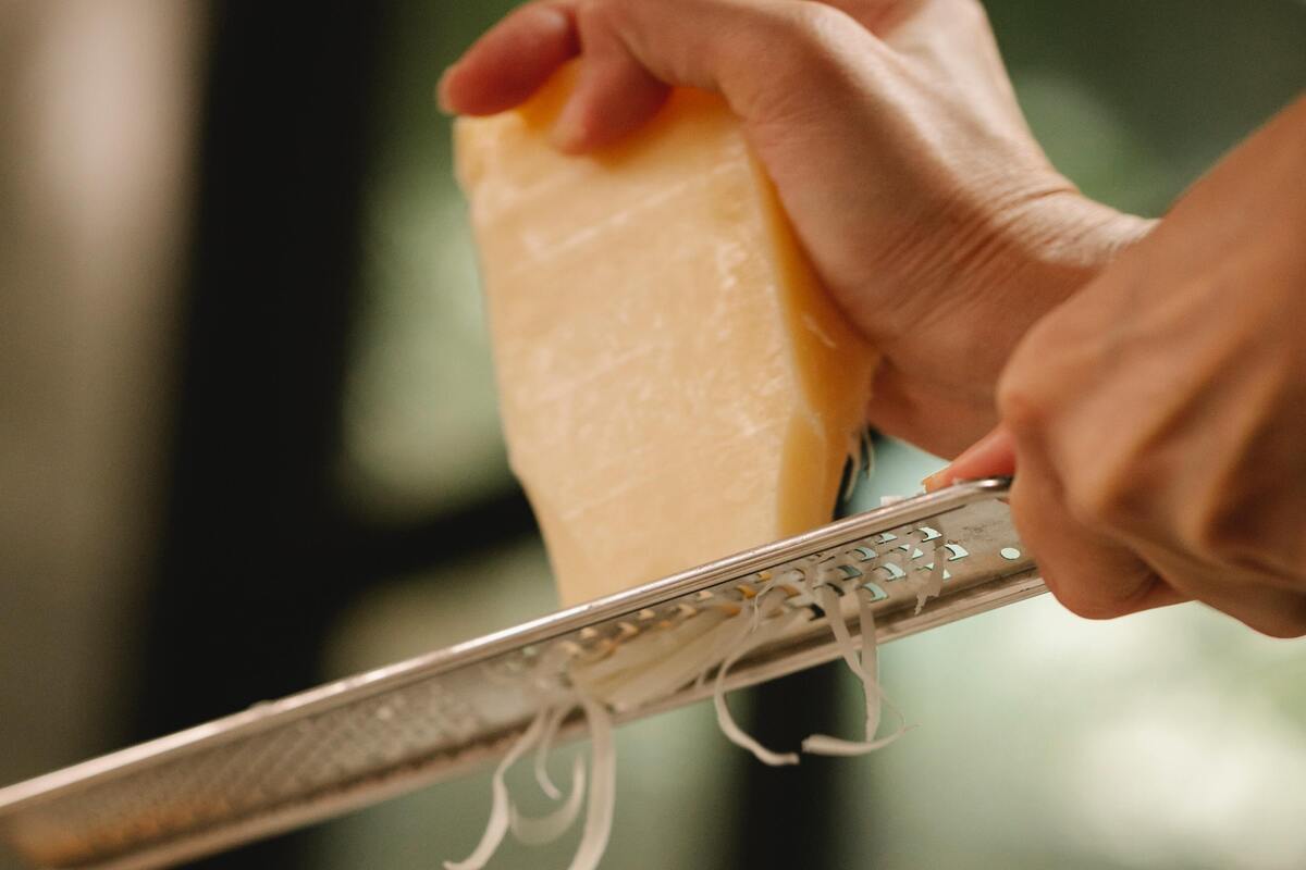 Käse reiben
