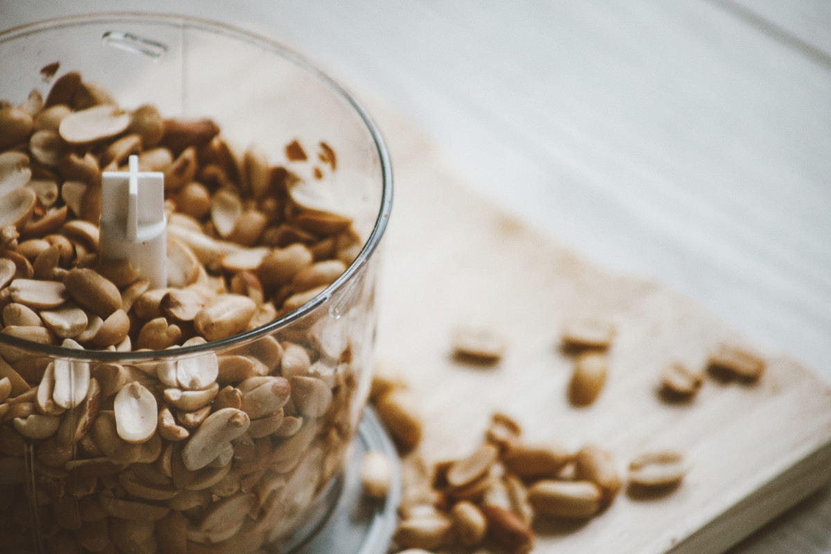 Erdnüsse zerkleinern