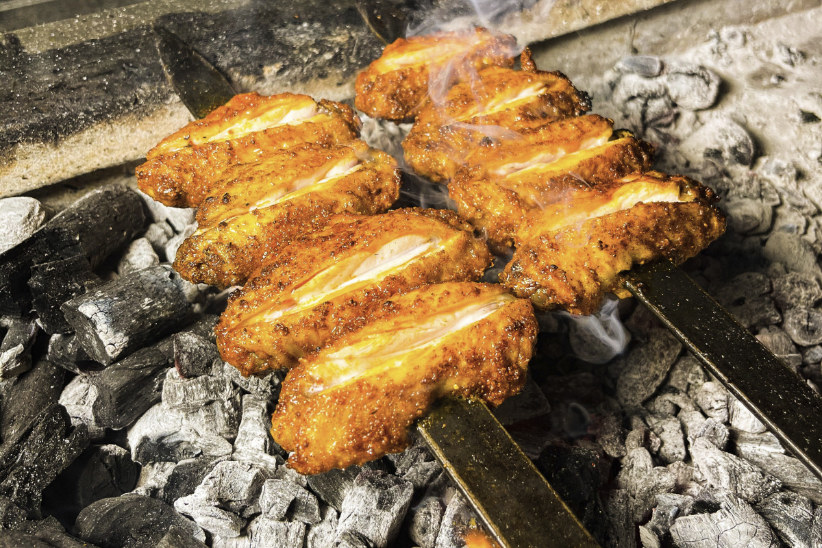 Spieße auf der Glut